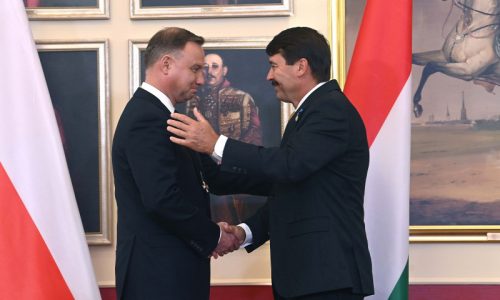Kitüntette a lengyel államfőt Áder János köztársasági elnök
