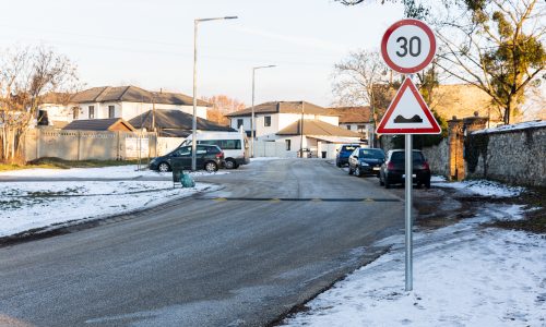 Megváltozott a forgalmi rend Tatán, a Naplókert utcában