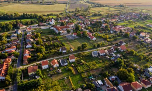 A falusi csoknak köszönhetően országszerte élénkült az ingatlanpiac