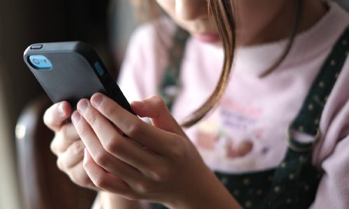 Gyermek-segélyhívószámot hoztak létre Romániában