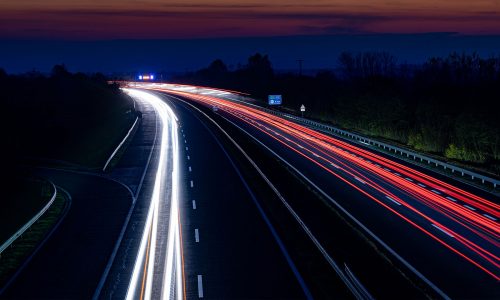 Plusz egy e-matricát kell venniük az M1-en autózóknak