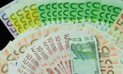 Kilencvenmilliós adócsalással gyanúsítanak egy tatai vállalkozót