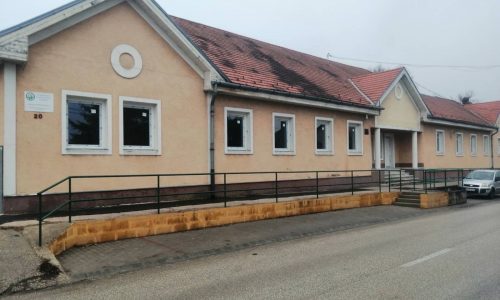 Elkezdődött a felújítás az Alsógallai Szolgáltatóház épületében Tatabányán