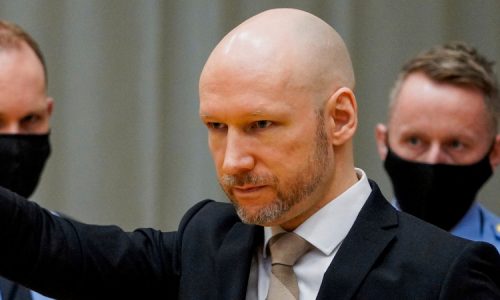 Börtönben marad a norvég tömeggyilkos