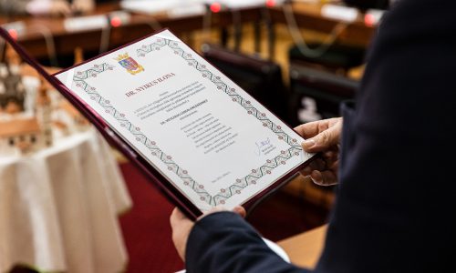 Újabb dr. Mészáros Gábor emlékérmeket adtak át Tatán