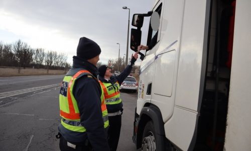 Teherautókat és buszokat ellenőriztek megyénkben