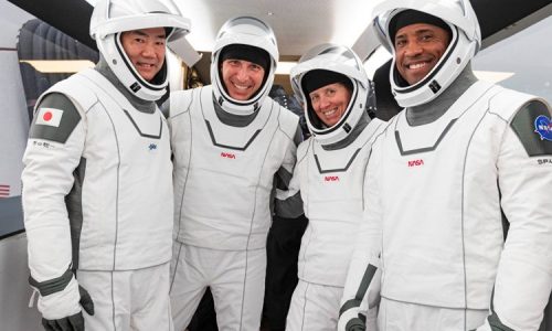 Nem mehet a világűrbe a SpaceX nyertes űrturistája, mert túl nagy a testsúlya