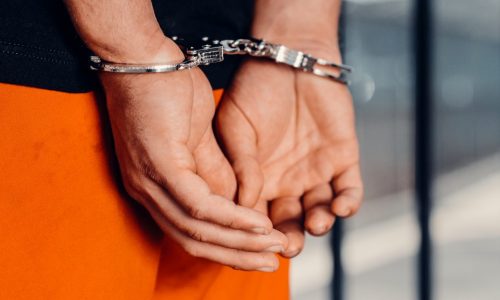 Rablást színlelt egy komáromi férfi, hogy bekerülhessen a börtönbe