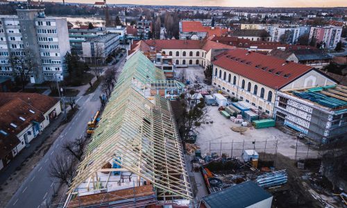 Folyamatosan zajlik a munka a tatai Vaszary János Általános Iskolában