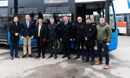 Tatán is kipróbálhatják a környezetkímélő zöld buszt