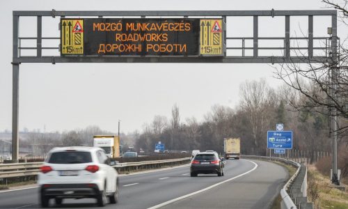 Ukrán nyelven is megjelentet útinfókat a gyorsforgalmi utakon a Magyar Közút