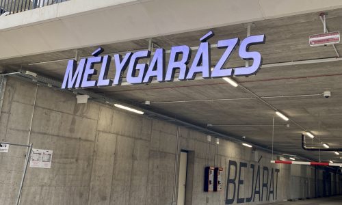Továbbra is ingyenes használható a Fő téri mélygarázs Tatabányán