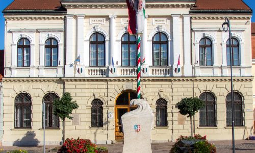 Kitüntetések adományozására várják a javaslatokat Tatán