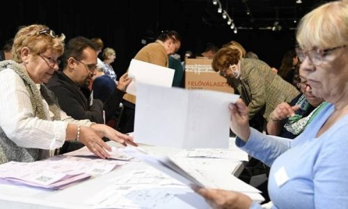 Még hat napig lehet delegáltakat küldeni a szavazatszámláló bizottságokba