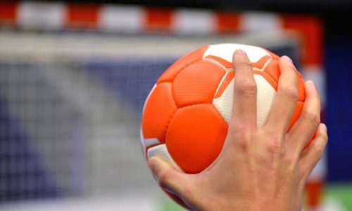 A magyar–spanyol meccs teljes jegybevételét felajánlják a menekülteknek