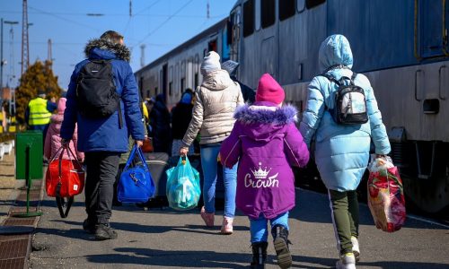 900 ezer ukrajnai menekültre számít a kormány