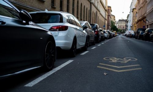 Díjmentes lesz a parkolás Tatabányán