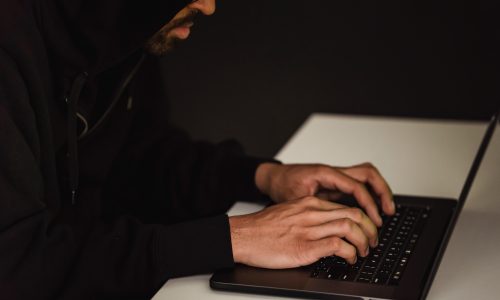 Gyermekpornográfia miatt felelhet egy oroszlányi férfi