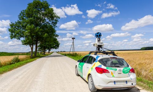 Több magyar városban indulnak el újra a Google autói