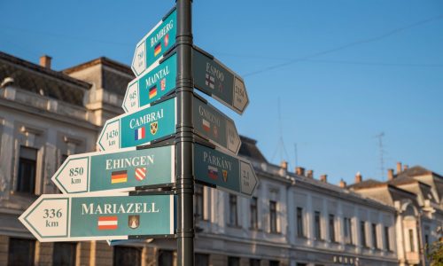 Új jelzőtáblát helyeztek el Esztergomban