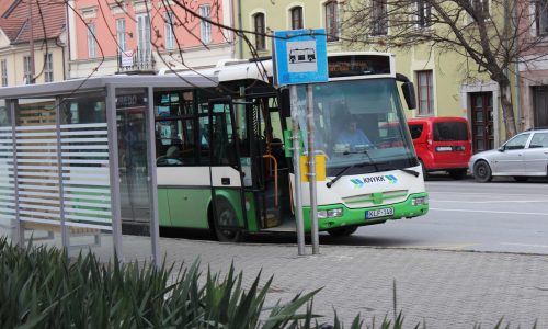 Továbbra is ingyen buszozhatnak az esztergomi diákok