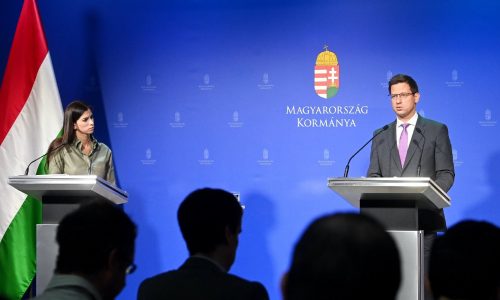Továbbra is indokolt az élelmiszerárstop és a benzinárstop fenntartása