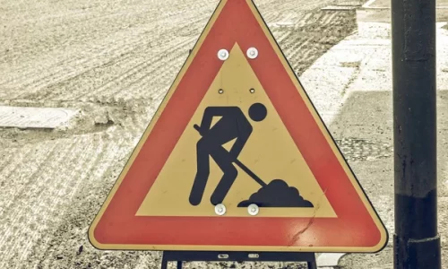 Aszfaltozással folytatódik a 13-as főút felújítása Komárom térségében