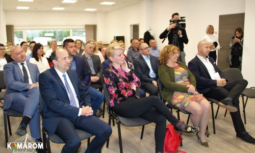 Közel 250 millió forintból új nyomdaipari berendezésekkel bővíti eszközparkját a komáromi LászlóPack Kft.