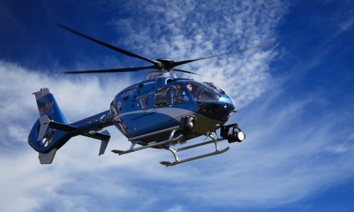 Helikopterrel vadásztak szabálytalan autósokra az M1-esen