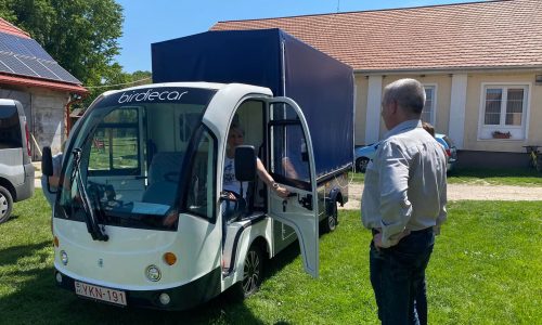 Elektromos kisteherautót szerzett be Szákszend