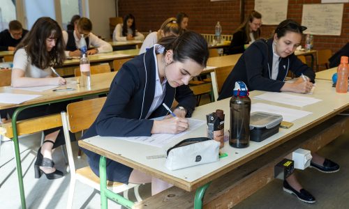 Szabó Magda-novellát és Janus Pannonius-verset is elemezniük kell az érettségizőknek