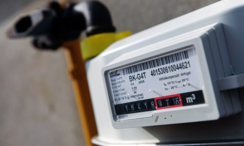 Százezer mikrovállalkozás számára tartja fenn a rezsicsökkentést a kormány