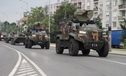 Katonai menetoszlopok haladnak át megyénk közútjain