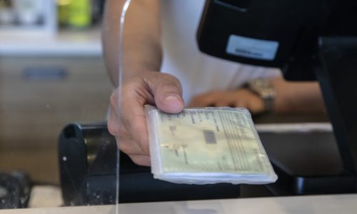 Júniusban átlagosan 21 ezer forintot spórolhatnak a háztartások a benzinárstoppal