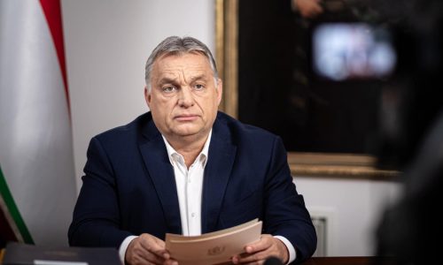 Meghosszabbítják az árstopokat
