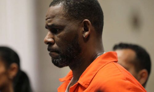 25 év börtönt kaphat R. Kelly