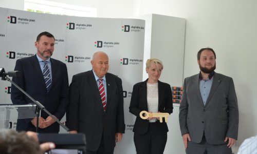 Átadták megyénk első Digitális Tudásközpontját Oroszlányban