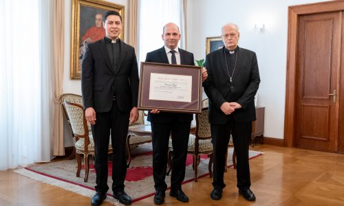 Pápai lovagrend tagja lett az Esztergom-Budapesti Főegyházmegye két munkatársa