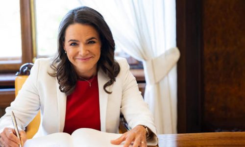 Aláírta a katatörvény módosítását Novák Katalin köztársasági elnök