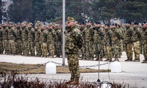 Önkéntes katonai szolgálatra várják a jelentkezőket