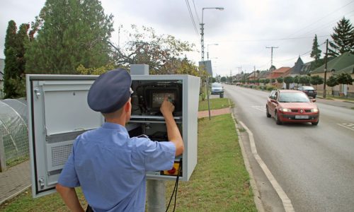 Beüzemelték az új fix traffipaxot Nyergesújfaluban
