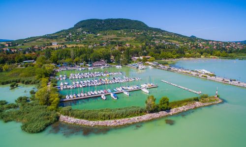 Két és féléves kislány fulladt a Balatonba