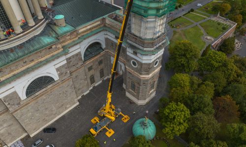 Leemelték az esztergomi bazilika kupoláját