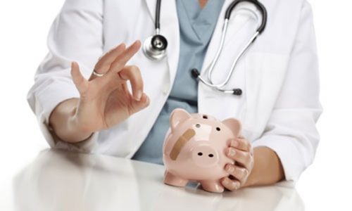 Emelkedik az egészségügyi szolgáltatási járulék havi összege jövő év elejétől