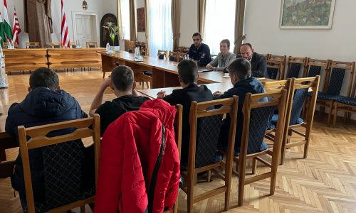 Személyesen fogadta Esztergom polgármestere a helyi pumptrack pálya megrongálóit