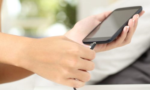 2024-től egységesek lesznek a mobilok töltői