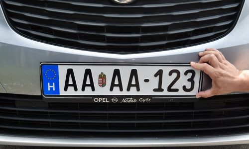 Több mint 130 ezer autó jár új rendszámmal
