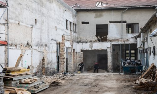 Épül a könyvtár új otthona Tatán
