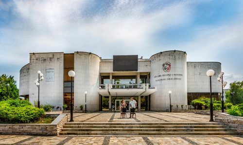 Együttműködést épít a Selye János Egyetem és a Komáromi Jókai Színház