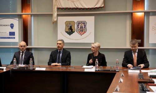 Közlekedés-hálózati fejlesztésekről tartottak fórumot Tatabányán